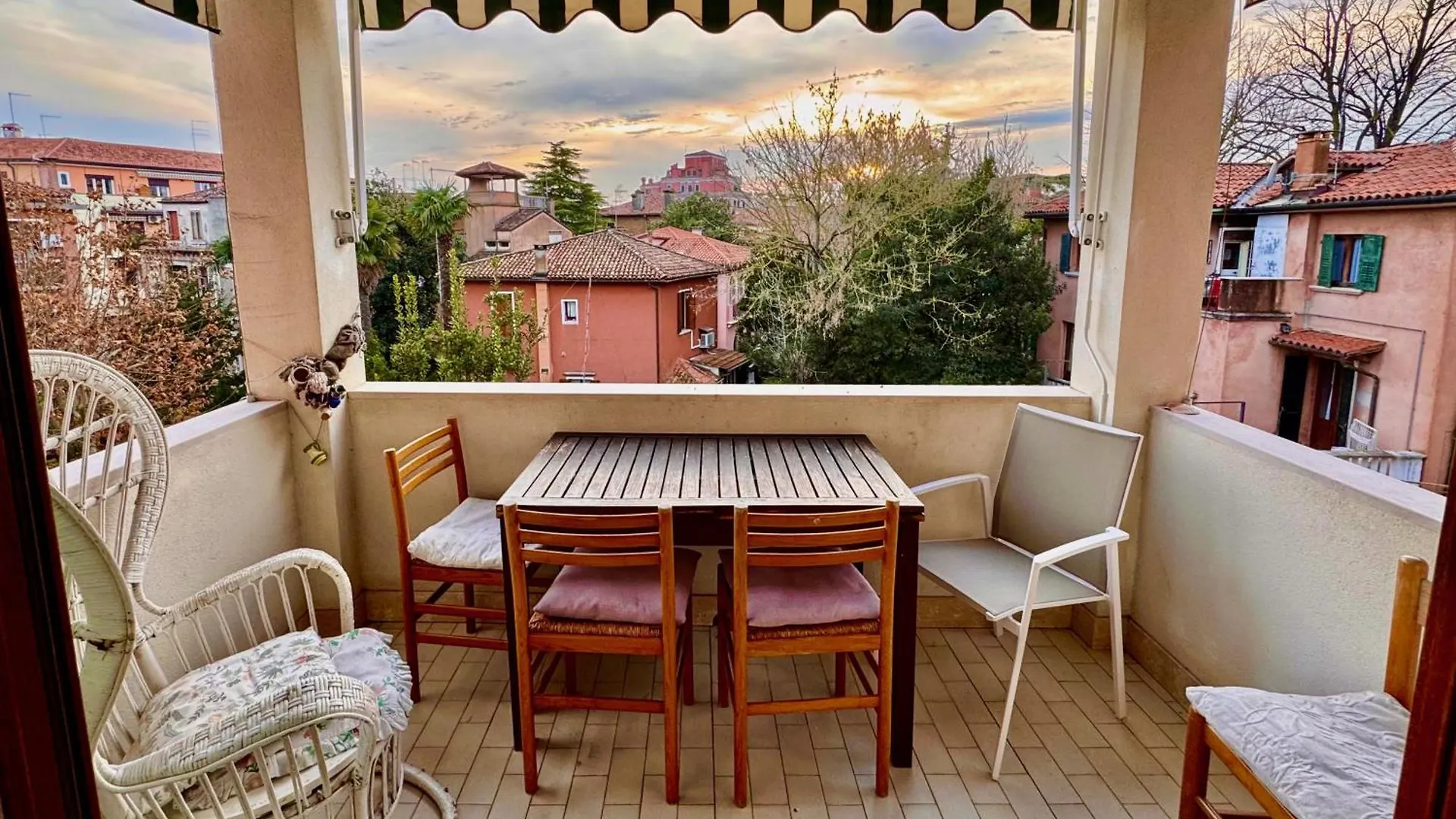 Apartmán Airy & Panoramic With Terrace, 2 Minutes From The Sea Benátky – Lido